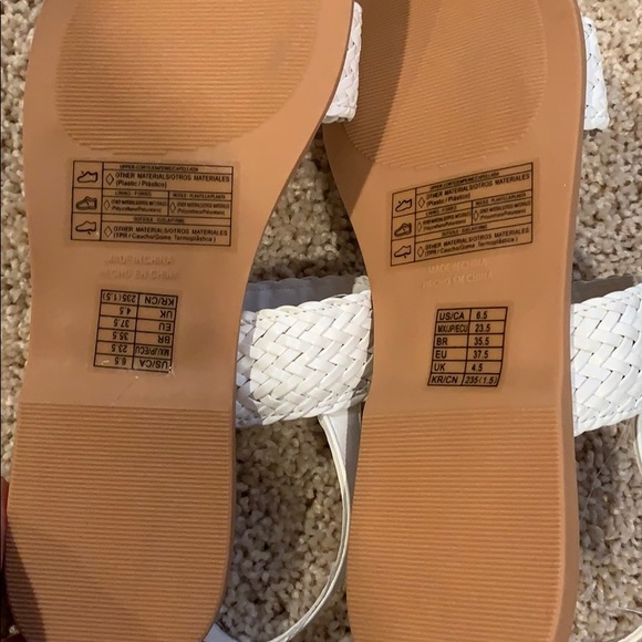 New white sandals - Picture 2 of 3